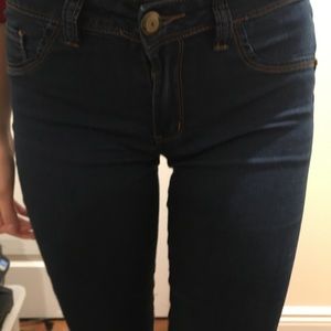 Mid-rise slim jeans